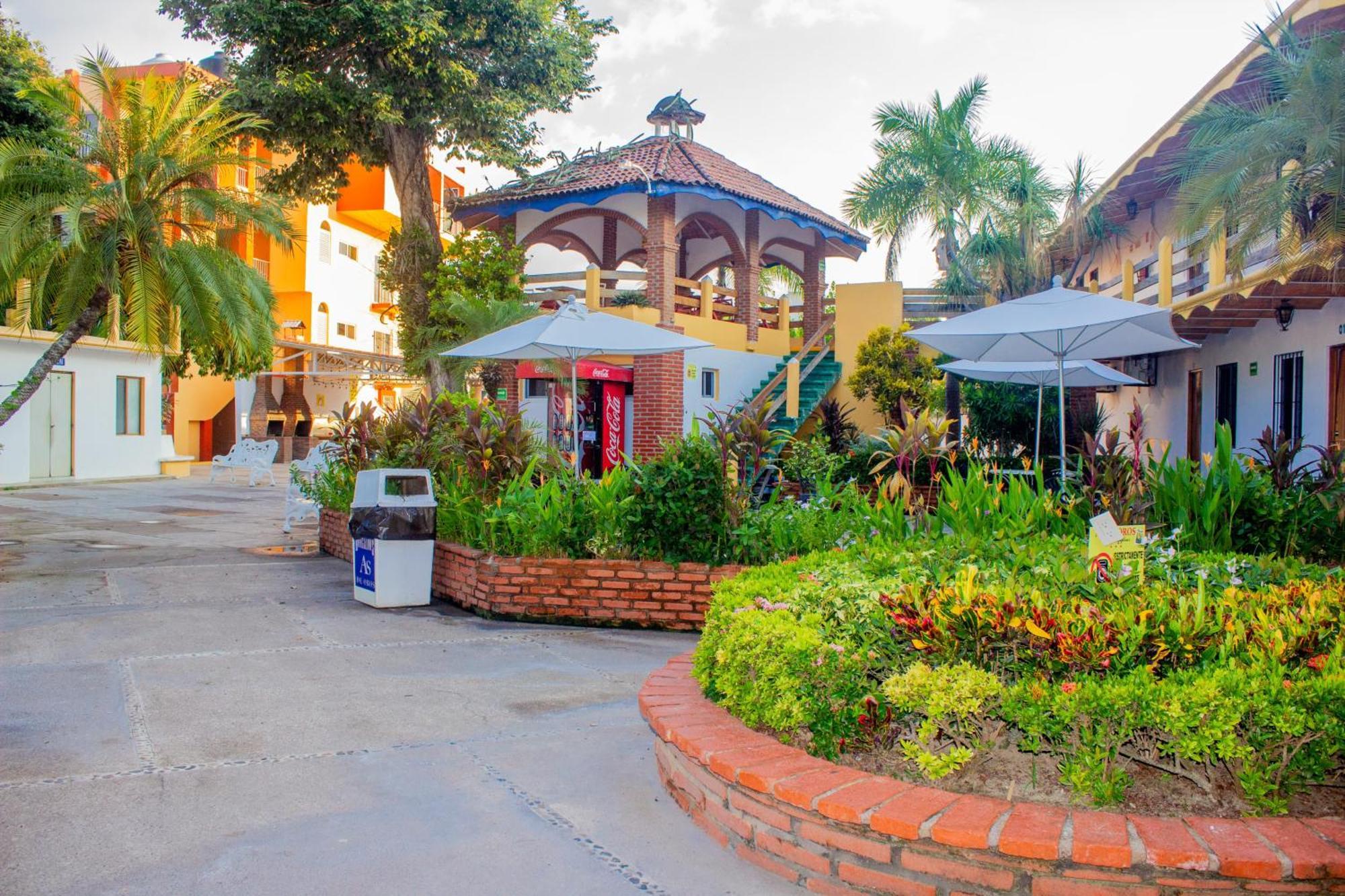 Bungalows As De Oros Rincon de Guayabitos Exteriör bild